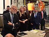 Petr Pavel se s výrobky sklárny Moser bn setkává na Praském hrad i v...