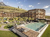 Ráj mezi palmami a horami.