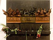 Památník na Národní tíd v úprav výtvarníka Romana Týce. (22. listopadu 2009)