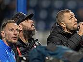 Kapitán eské reprezentace Tomá Souek (vpravo) a Vladimír Coufal hovoí s...