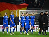 Zklamaní sloventí fotbalisté po poráce 0:6 na pd Nmecka.