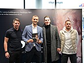 Kest autobiografie fotbalisty Tomáe Souka. Zleva Luká Masopust, Souek,...