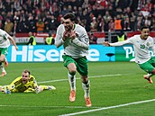 Irský útoník Troy Parrott slaví vítzný gól v utkání s Maarskem.