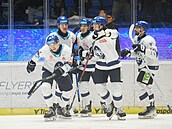 Hokejisté Kladna slaví gól proti Tinci.