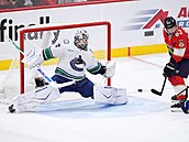 eskému brankái Jiímu Paterovi (Vancouver) zápas proti Florid nevyel.