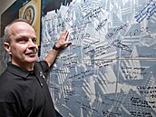 éf Muzea generála Pattona v Plzni Ivan Rollinger u Zdi hrdin s podpisy mnoha...