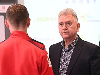 Mentální trenér Dragan Vujovi spolupracuje s eským tenistou Jakubem Meníkem...