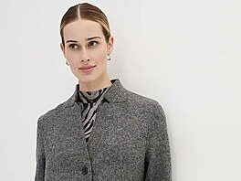 Úzce st�i�ený vln�ný kabát je jako stvo�ený pro �eny drobné postavy, proto�e v...