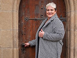 Vzorovaný kabát doporu�ujeme zakoupit spí�e dámám, které u� v �atníku mají...