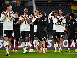 N�me�tí fotbalisté po drtivé výh�e nad Slovenskem.