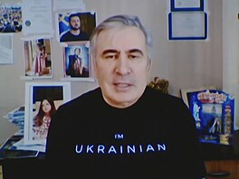 Bývalý gruzínský prezident Michail Saakavili pi videohovoru bhem soudního...