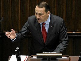 Polský ministr zahranií Radoslaw Sikorski v Sejmu (19. listopadu 2025)
