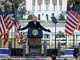 Donald Trump pi projevu ke svým píznivcm ped Bílým domem. (6. ledna 2021)