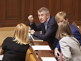 Ve Sn�movn� pokra�uje druhá sch�ze, b�hem ní� by poslanci m�li potvrdit...