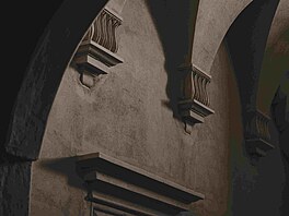 Vyu�íván byl jen jako letní sídlo �lechty a poté z�stal �zakonzervovaný�,...