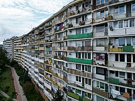 Jednotlivé segmenty jsou mírn� prohnuté do oblouku, p�ipomínají vlny. Jsou v��i...