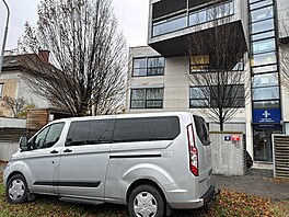 Detektivové NCOZ zasahují v budovách SD na Kaerov. (11. listopadu 2025)