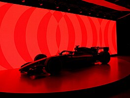 Nejd�ív nap�tí, pak odhalení. Audi p�edstavilo v�z pro sezonu 2026 ve formuli 1.