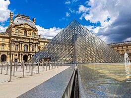 Usmívala se. Nebo ne? Dost mo�ná potuteln� ano. Mona Lisa k tomu m�la letos 19....