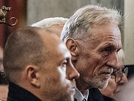 Rozlou�it se p�i�el také Mirek Topolánek. (15. listopadu 2025)