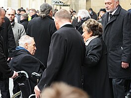 Here�ka Ji�ina Bohdalová se bavý s bývalým prezidentem Milo�em Zemanem. (15....