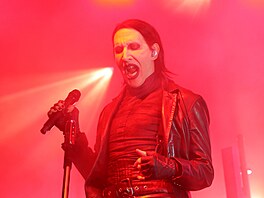 Desku vydal po �ty�leté pauze, b�hem ní� �elil obvin�ní ze sexuálního...