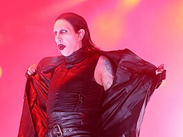 �ty�leté vy�et�ování ale nevedlo k �ádnému obvin�ní a Manson s novou deskou...