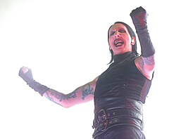 Pra�ský koncert se ale podle ohlas� tomu brn�nskému nevyrovnal. Tehdy Manson...