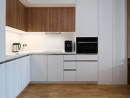 Malá kuchy� je pln� vybavena v�emi pot�ebnými spot�ebi�i pro va�ení, nechybí...