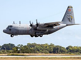 Vojenské transportní letadlo typu C-130 tureckých ozbrojených sil