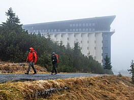 Labská bouda v Krkono�ích si p�ipomíná padesát let od otev�ení. (11. listopadu...