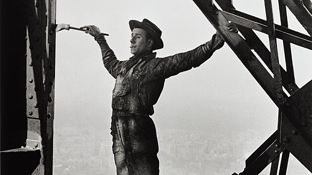 Marc Riboud: Mal�� na Eiffelov� v�i