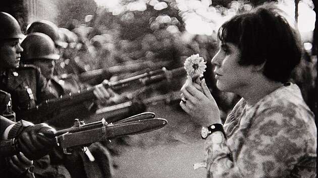 Marc Riboud: Demonstrace proti v�lce ve Vietnamu, Washington, D.C. (1967)