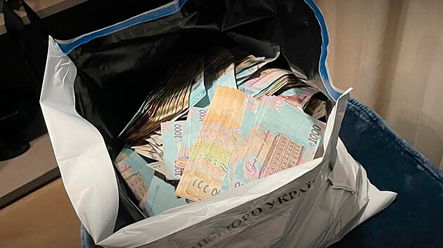 Ukrajinsk� protikorup�n� agentura provedla z�tah proti korup�n�m struktur�m v energetick�m sektoru. (10. listopadu 2025) 