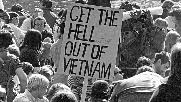 Flower power ve Washingtonu. Protest proti v�lce ve Vietnamu (21. ��jna 1967)