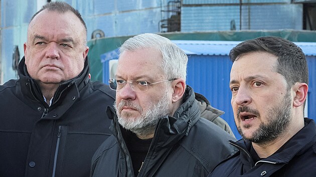 Ukrajinský prezident Volodymyr Zelenskyj, ukrajinský ministr energetiky Herman...