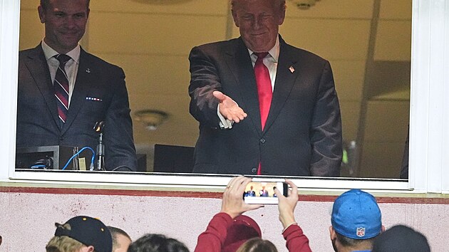 Americk� prezident Donald Trump p�i z�pase NFL mezi Washingtonem a Detroitem. (9. listopadu 2025)