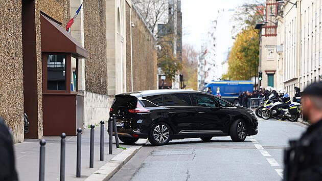 B�val� francouzsk� prezident Nicolas Sarkozy opou�t� v�zen�. (10. listopadu 2025)