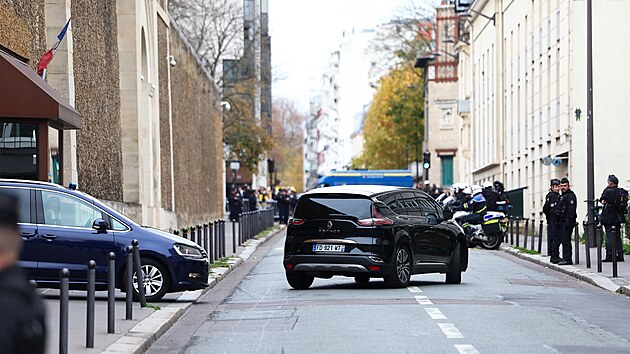 B�val� francouzsk� prezident Nicolas Sarkozy opou�t� v�zen�. (10. listopadu 2025)