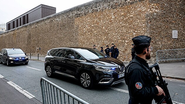 B�val� francouzsk� prezident Nicolas Sarkozy opou�t� v�zen�. (10. listopadu 2025)