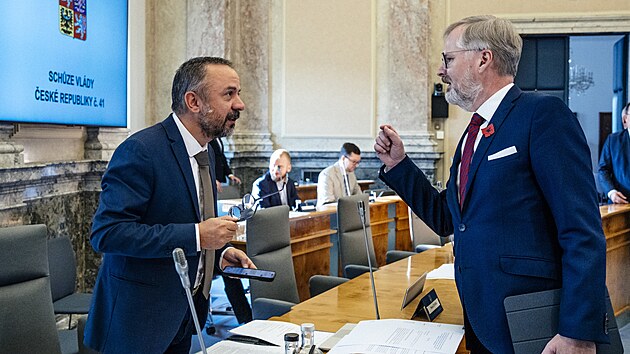 Vl�da v demisi se sejde na sch�zi, kde minist�i rozhodnou, zda znovu p�edlo�� Sn�movn� n�vrh st�tn�ho rozpo�tu na rok 2026, jak po�aduje vznikaj�c� koalice ANO, SPD a Motorist�. (12. listopadu 2025)