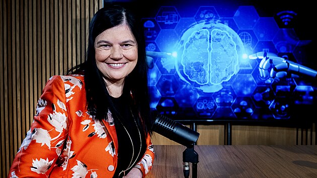 Umělá inteligence už teď mění svět práce. Například v Americe již zasahuje ty nejlépe placené profese a výrazně také omezuje příležitosti pro juniory. Jak nebýt překvapený a na moderní technologie, které zásadně ovlivní náš pracovní trh, se dobře připravit? Nejen o tom v Rozstřelu hovořila manažerka a expertka na rozvoj AI dovedností Senta Čermáková.