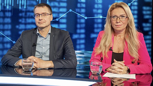 Hosty po�adu Kulat� st�l na t�ma Investice 2026 jsou Martin Ma��t, ekonom Partners a Denisa Rohanov�, stockX. (10. listopadu 2025)