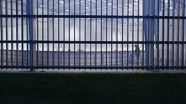 Modern� zimn� ar�nu otev�eli v Kojet�n� na P�erovsku. Ar�na je multifunk�n�, od listopadu do konce b�ezna bude slou�it brusla��m �i krasobrusla��m, pot� se p�em�n� v h�i�t� pro s�lov� sporty. Stavba p�i�la na zhruba sto milion� korun. Kurz krasobruslen� je prvn� praktick� vyu�it� po slavnostn�m otev�en�. (11. listopadu 2025)