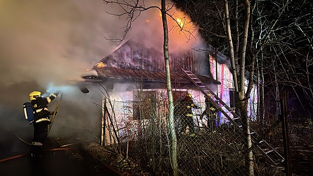 �ty�i lidi v�etn� dvou d�t� dnes o�et�ili z�chran��i v souvislosti s po��rem neobydlen�ho objektu ve Fr�dlantu nad Ostravic� na Fr�decko-M�stecku. (14. listopad 2025)