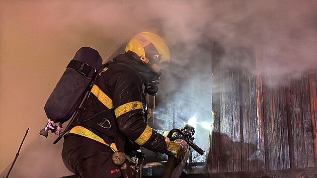 �ty�i lidi v�etn� dvou d�t� dnes o�et�ili z�chran��i v souvislosti s po��rem neobydlen�ho objektu ve Fr�dlantu nad Ostravic� na Fr�decko-M�stecku. (14. listopad 2025)