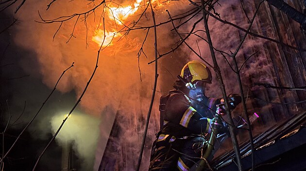 �ty�i lidi v�etn� dvou d�t� dnes o�et�ili z�chran��i v souvislosti s po��rem neobydlen�ho objektu ve Fr�dlantu nad Ostravic� na Fr�decko-M�stecku. (14. listopad 2025)