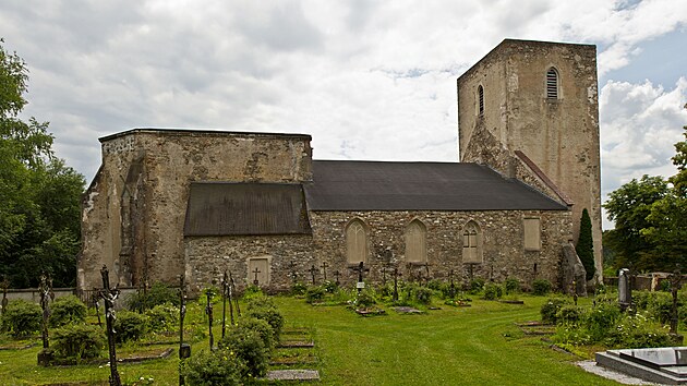 S ur�itou nads�zkou m��eme osudy obyvatel vesnice ch�pat jako karmickou odplatu. Oslavov�n� p�vodu n�kolika zdej��ch rod�k� se jim zkr�tka vymstilo.