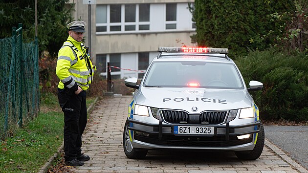 Po��r St�edn� �koly pedagogick� a soci�ln� ve Zl�n� zlikvidovali hasi�i z pond�l� na �ter�. D�ti dostaly na �ter� a st�edu �editelsk� volno. (11. listopadu 2025)