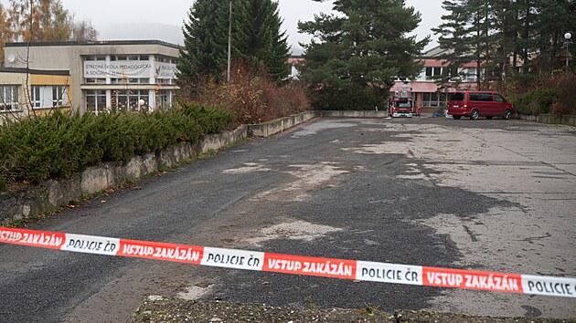 Po��r �koly st�edn� pedagogick� a soci�ln� ve Zl�n� zlikvidovali hasi�i z pond�l� na �ter�. D�ti dostaly na �ter� a st�edu �editelsk� volno. (11. listopad)